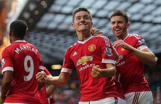 足球的新星 足球的新星