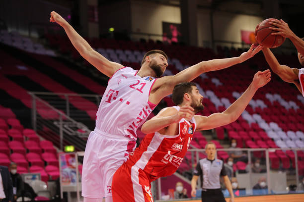 足球比赛中 足球比赛中